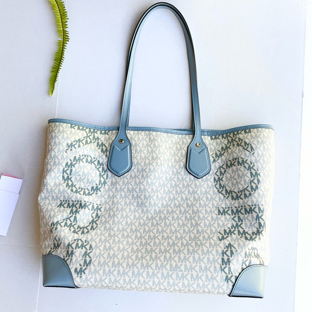 Michael Kors XL Tote Bag Blue Logo EUC - Picture 2 of 5